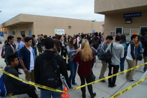 Students pack outside the Activities office early Wednesday Photo by Kristie Hoang
