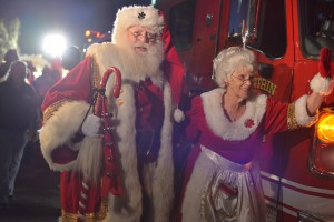 Santa and Mrs. Claus arrived at Mile Square Park on a fire truck and were welcomed with joyous cheers. Photo by Ashley Le.