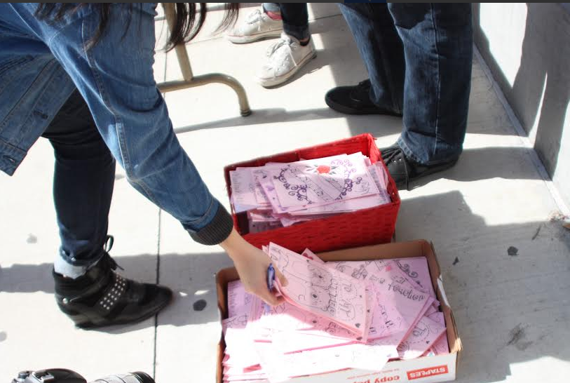 FVHS students celebrate Valentine's Day by sending each other grams. Photo by Kristie Hoang