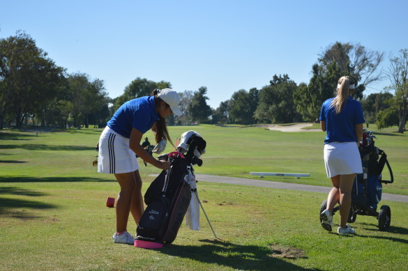 Lilia Vu ('15) and Melissa Kittredge ('17) move onto the next hole after shooting a great first round. Photo by Mackenzie Hill
