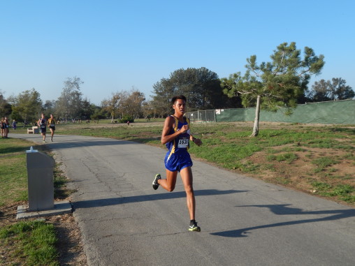 William Hua ('16) leads the pack through the first mile of the varsity boys race.