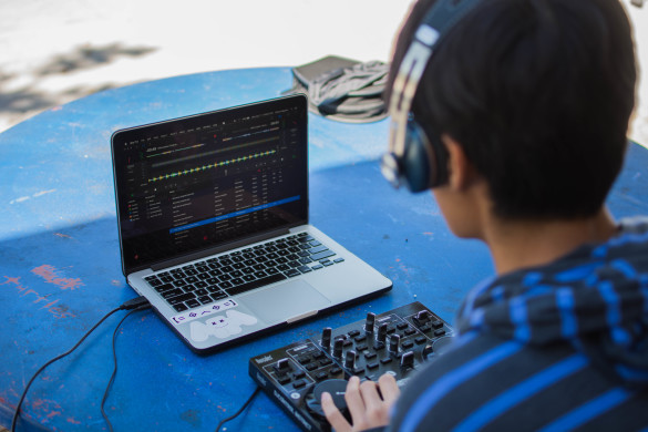 With a simple setup of his laptop, soundboard and a trusty pair of headphones, Steven Nguyen brings a new life to his music. 