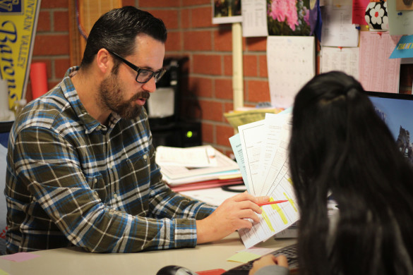 Mr. Walters educates Eve Cao ('19) about the summer courses provided by Fountain Valley High School. Photo by Bridget Ton.