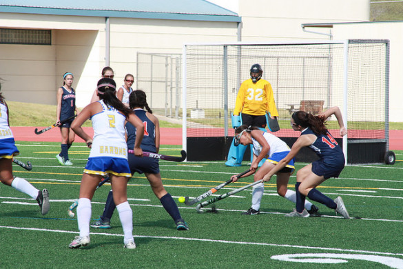 Amy Hatfield ('18) attempts to score minutes before halftime. Photo by John Le, Staff Photographer.